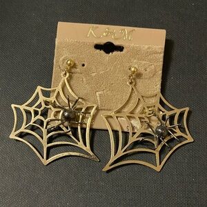 Vintage Gold and Black Spider Web Earrings spiders insect insects Halloween Goth